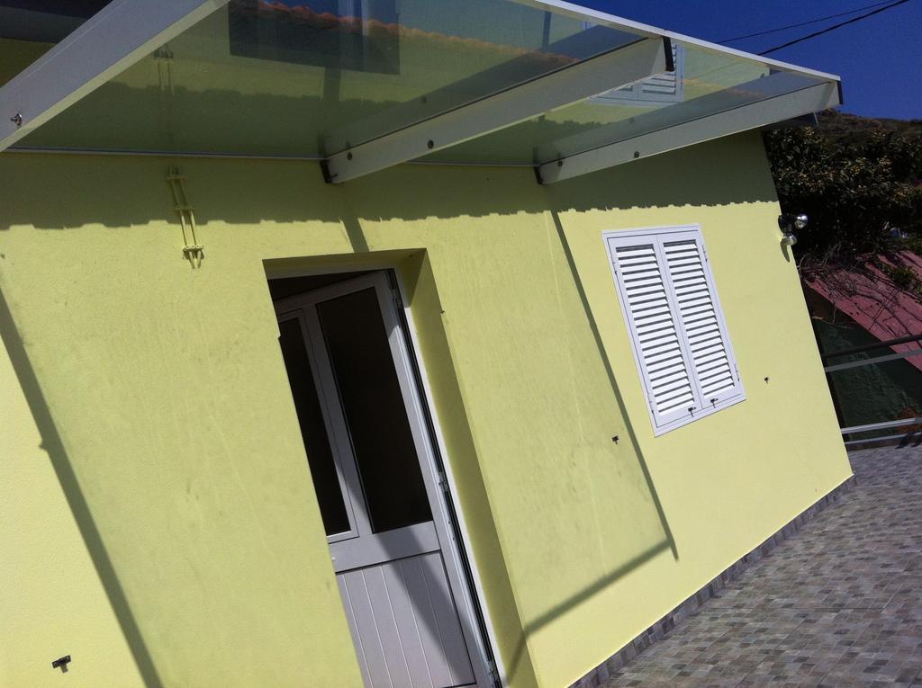 House On The Beach Machico  Room photo